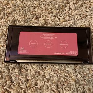BECCA Makeup - Becca Blushed With Light Palette BECCA Makeup - Becca Blushed With Light Palette